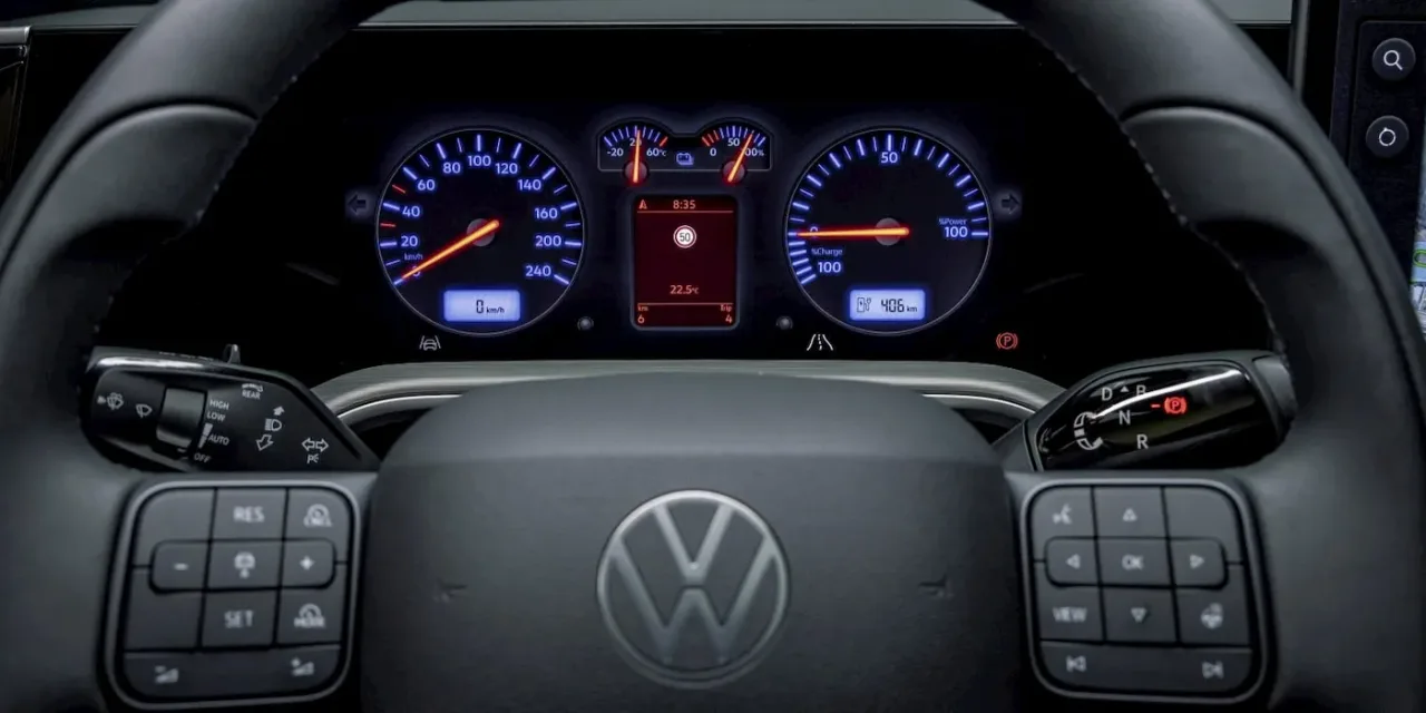 ID. Tiguan digital cockpit in retro Golf IV mode